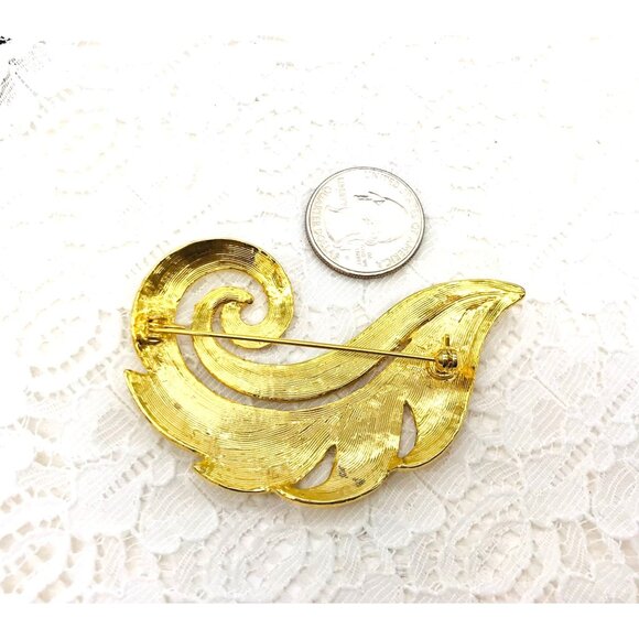 Vintage Gold-Tone Hammered Paisley Brooch Pin Leaf Design - Picture 3 of 5